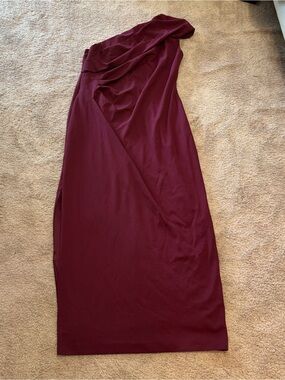 DB Studio size 18 One-Shoulder Burgundy Evening Gown
